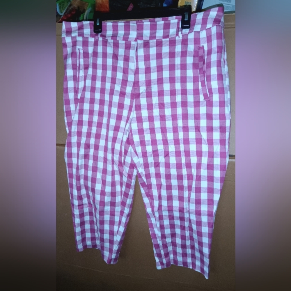 Time and Tru Pink and White Checkered Capris